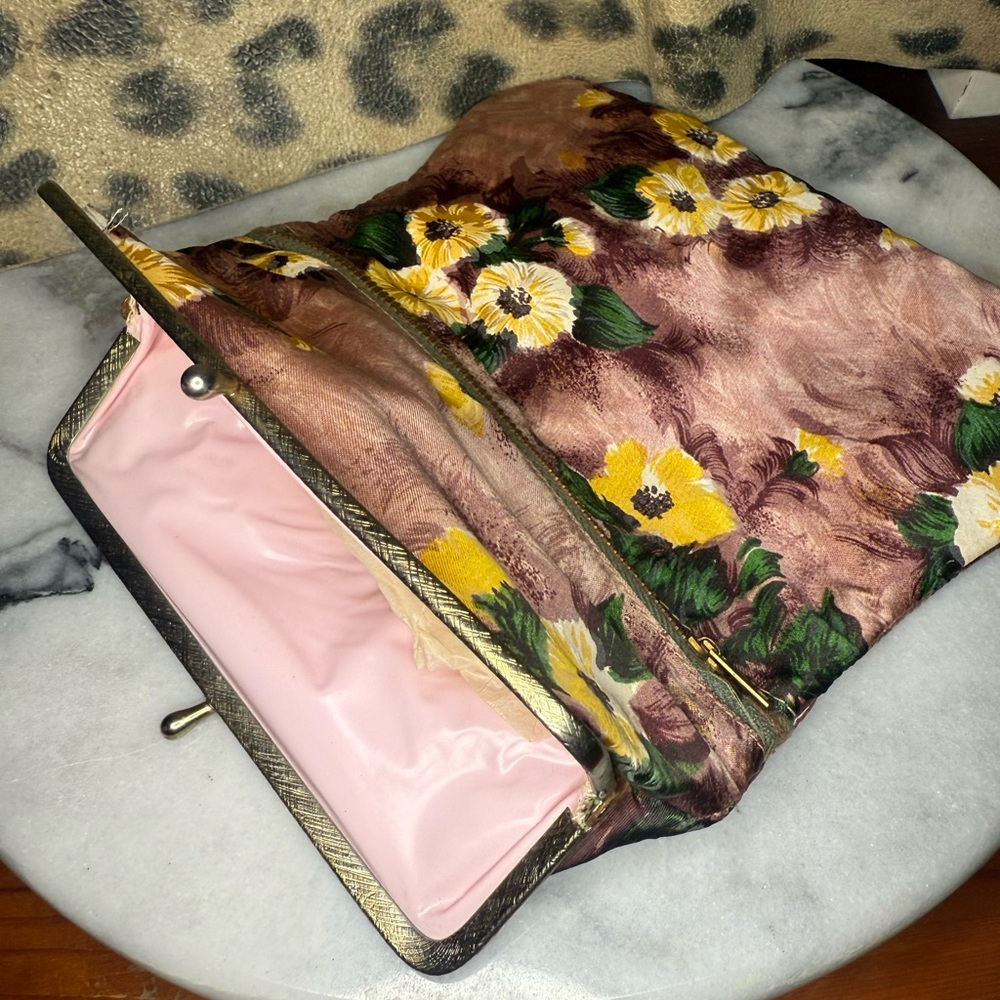 Vintage Women’s 1930’s Floral Satin Clasp Wristlet Bag